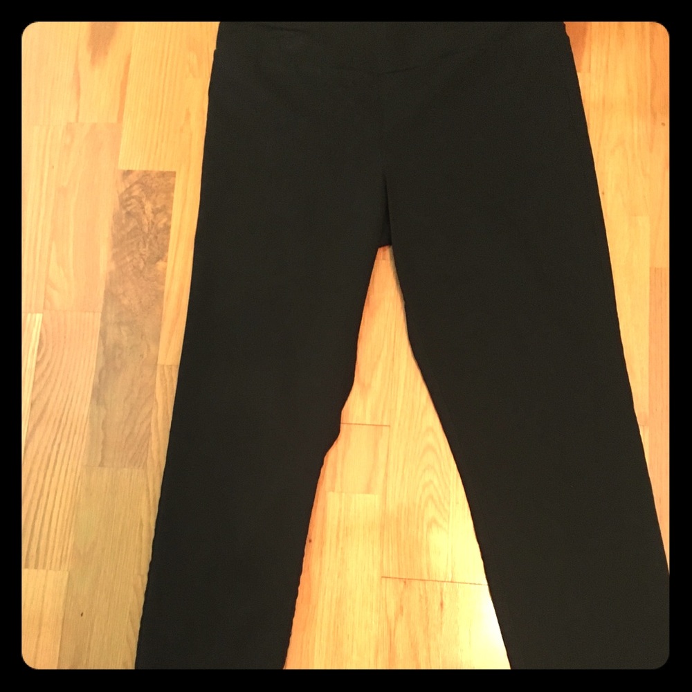 Black Capris that stretch